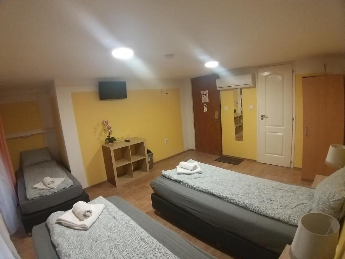 Deniz Guesthouse Будапеща Екстериор снимка