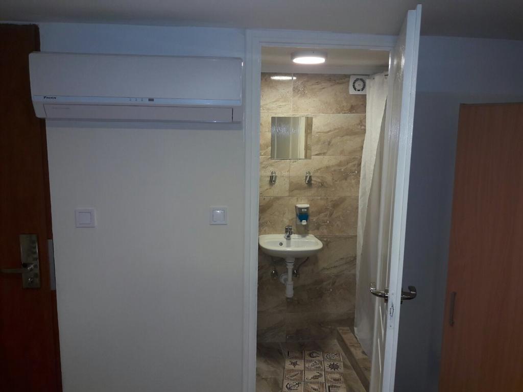 Deniz Guesthouse Будапеща Екстериор снимка